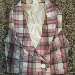 Absolutely adorable cropped vest